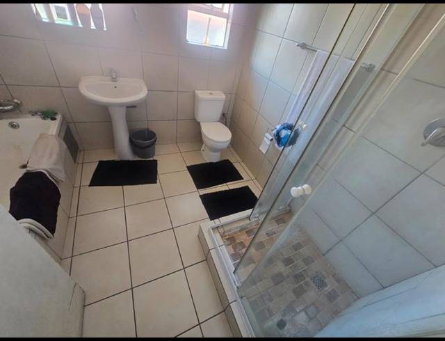 3 BEDROOM APARTMENT FOR SALE IN VANDERBIJLPARK SE 3